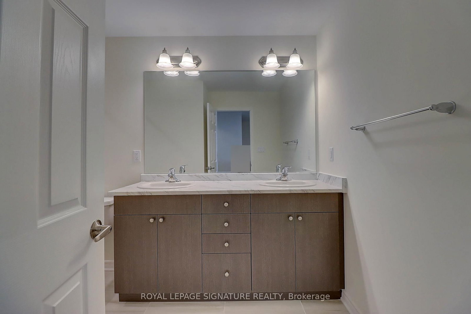 3229 Chimney Swift Crescent • Pickering, ON photo 21