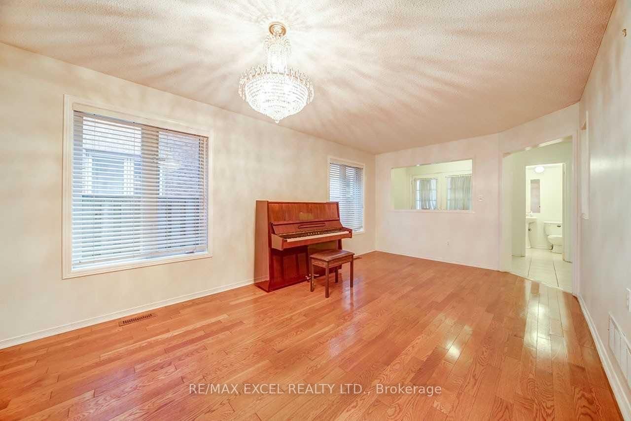 Upper-175 Shepton Way, Toronto, ON, photo 5