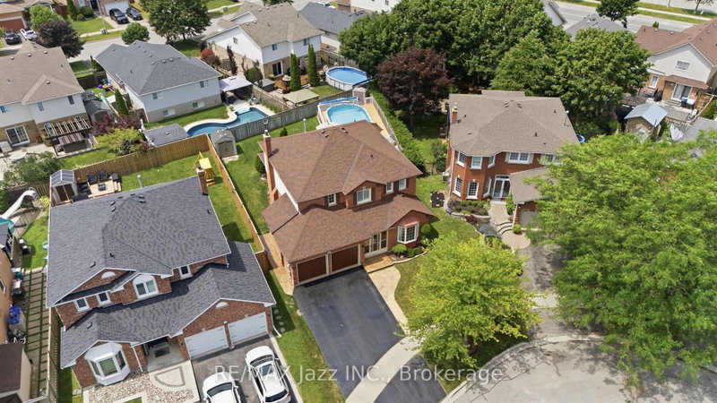 6 Aldcroft Crescent