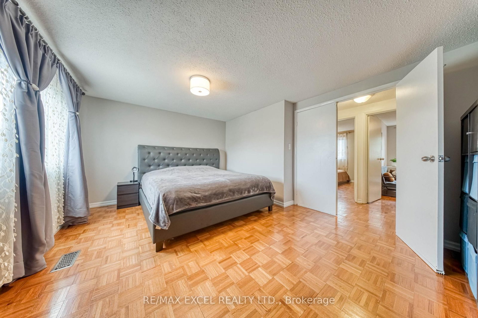 17 Sadlee Cove Crescent • Toronto, ON photo 17