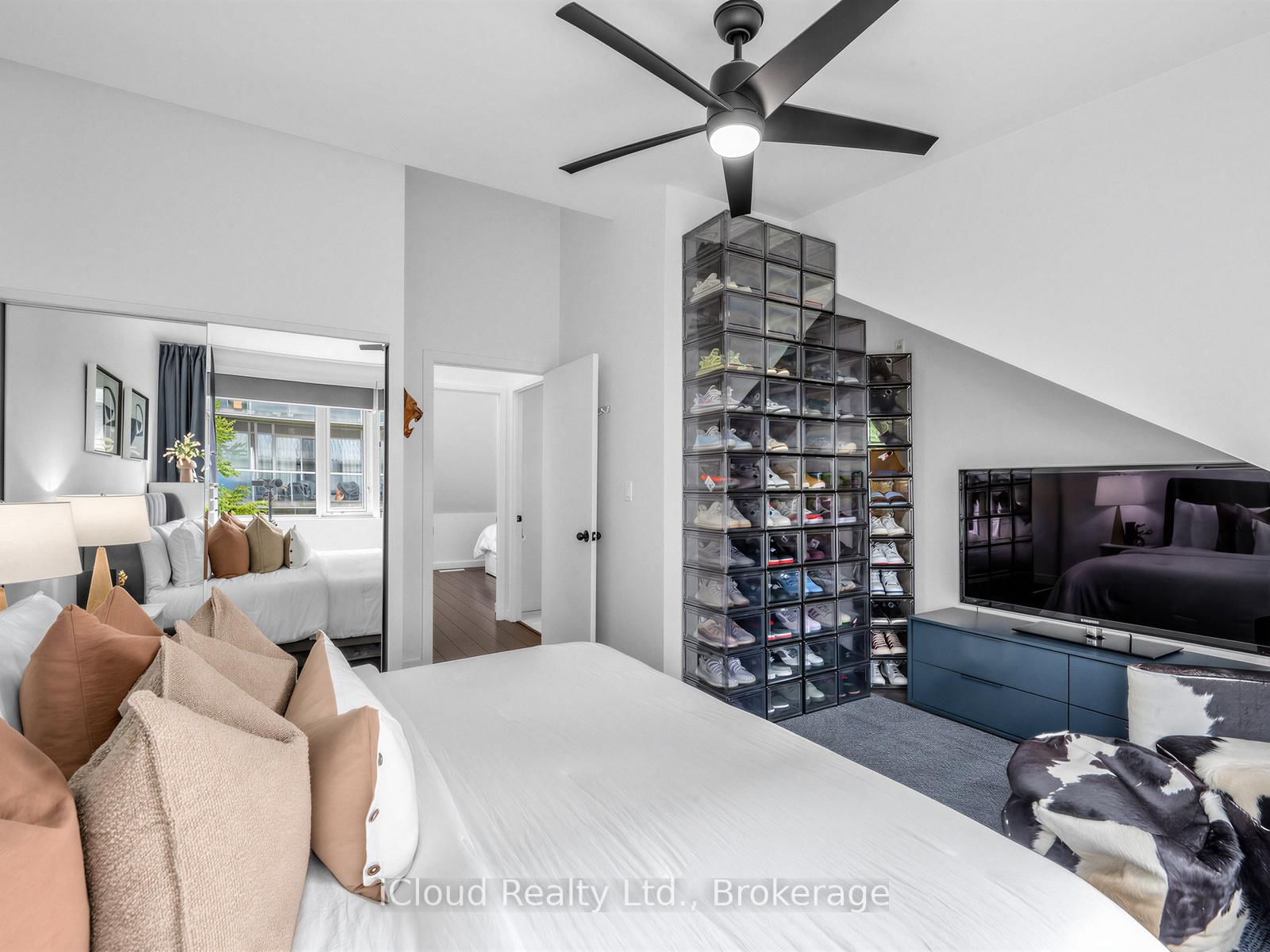 201 Carlaw Avenue • #244 • Toronto, ON photo 22