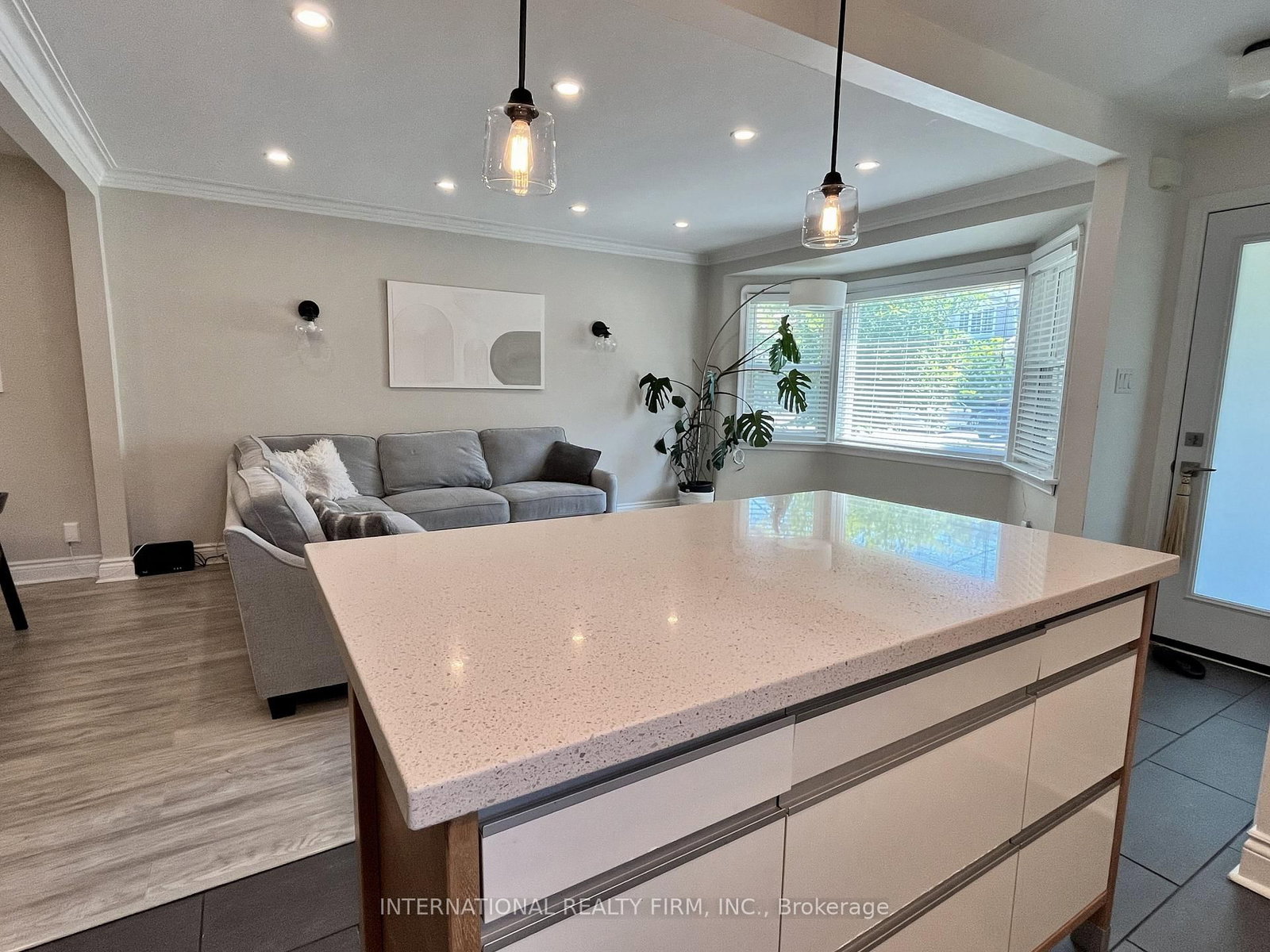688 Sammon Avenue • Toronto, ON photo 14