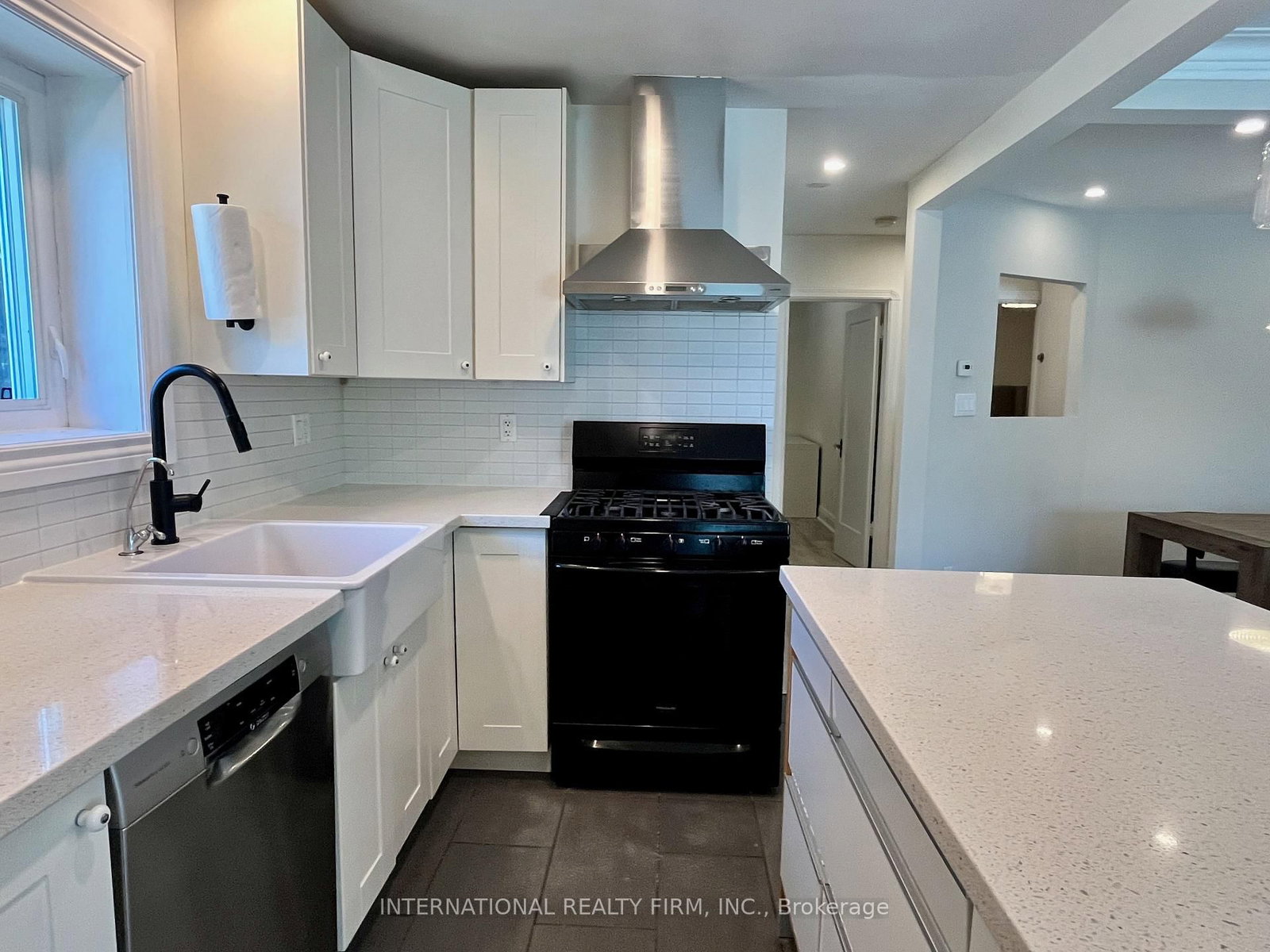 688 Sammon Avenue • Toronto, ON photo 16