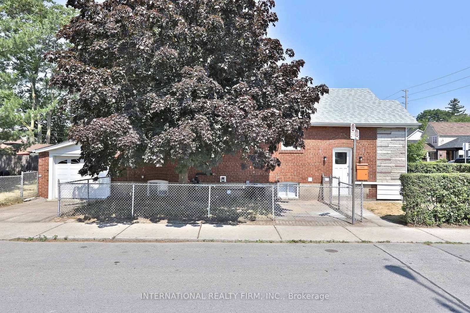 688 Sammon Avenue • Toronto, ON photo 42