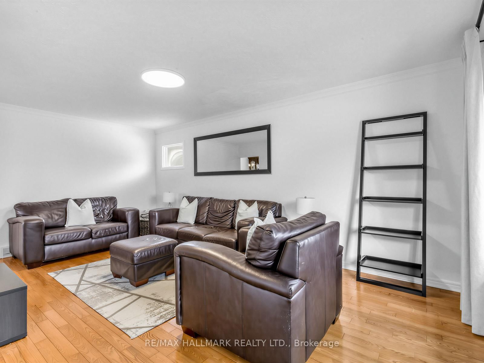 7 Penworth Road • Toronto, ON photo 5