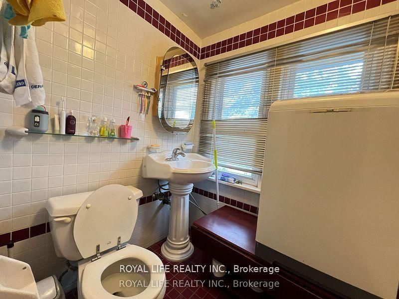 33 Agincourt Drive • Toronto, ON photo 12