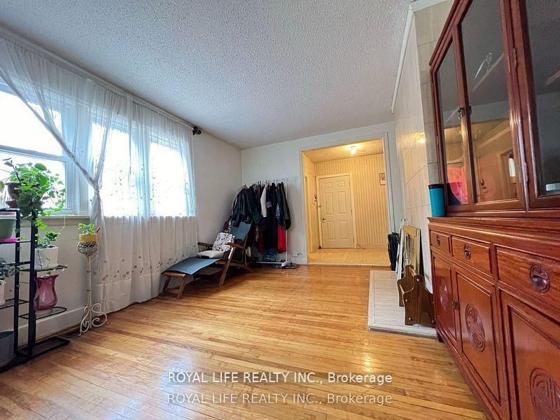 33 Agincourt Drive