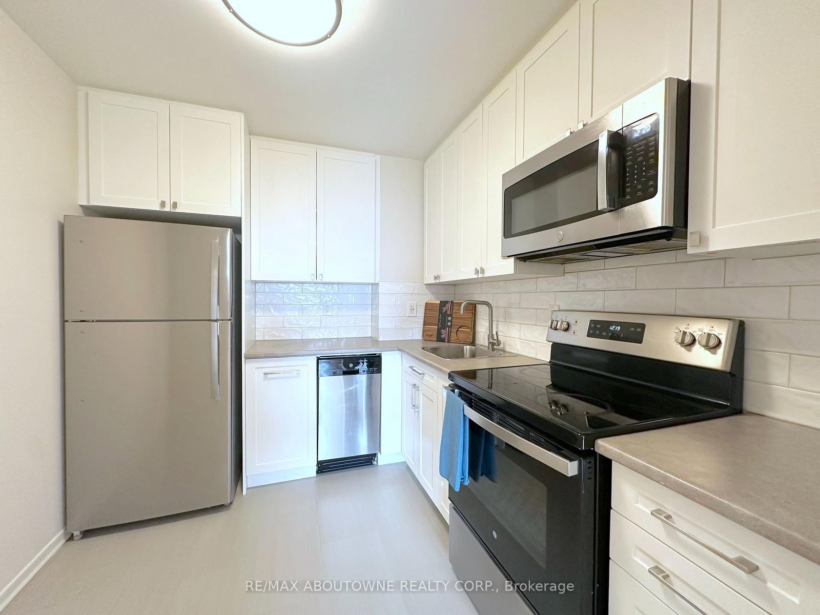 1021-30 Denton Avenue, Toronto, ON, photo 3