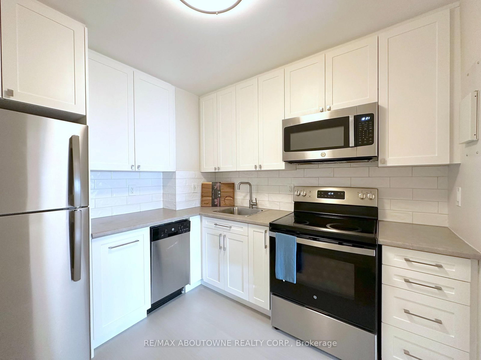1021-30 Denton Avenue, Toronto, ON, photo 4