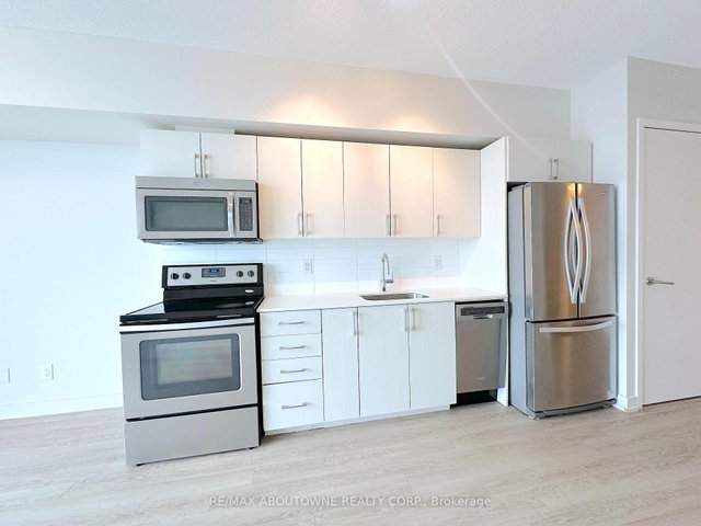 605 - 763 Woodbine Avenue