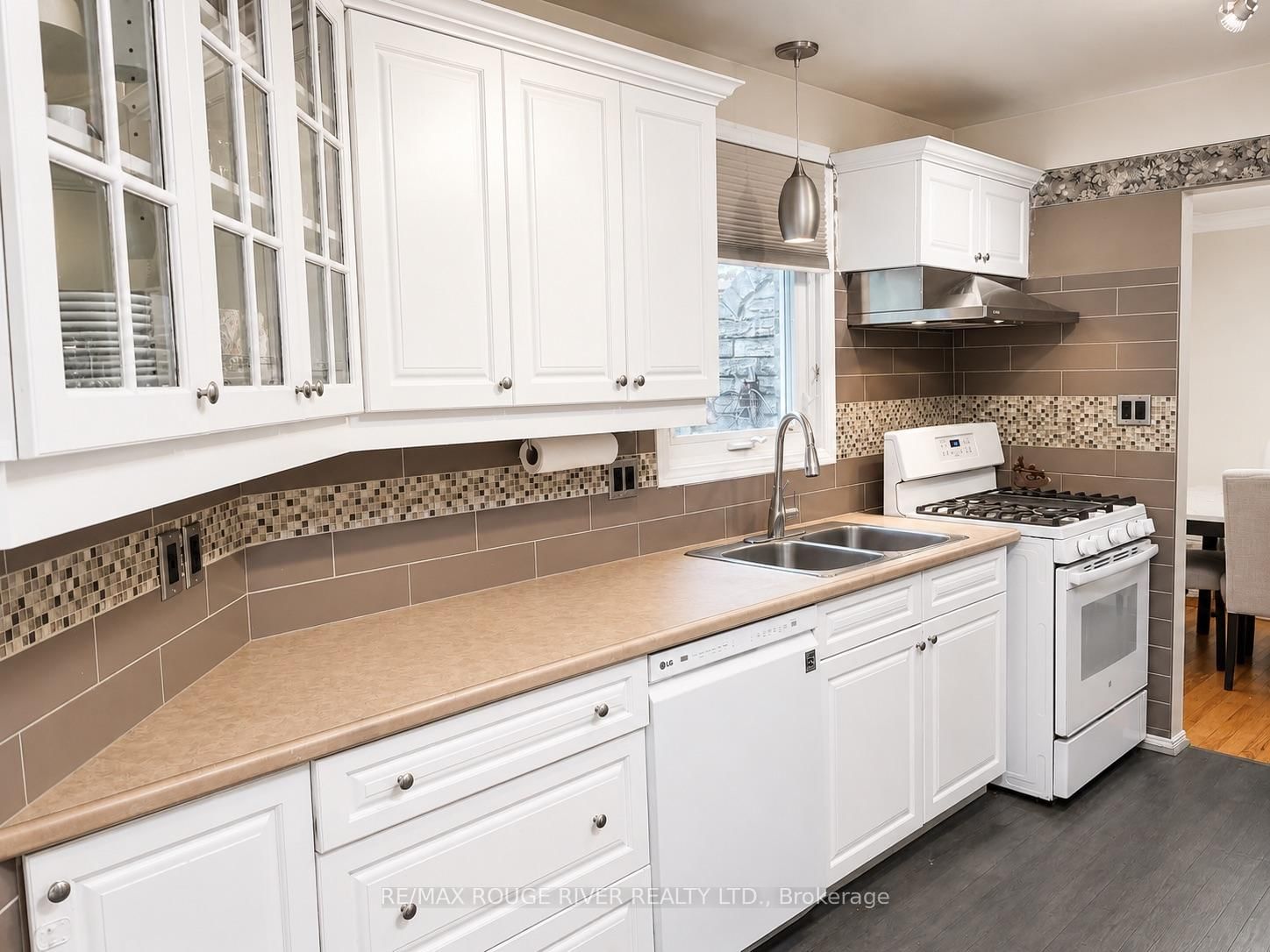 880 Castlegrove Avenue • Oshawa, ON photo 9