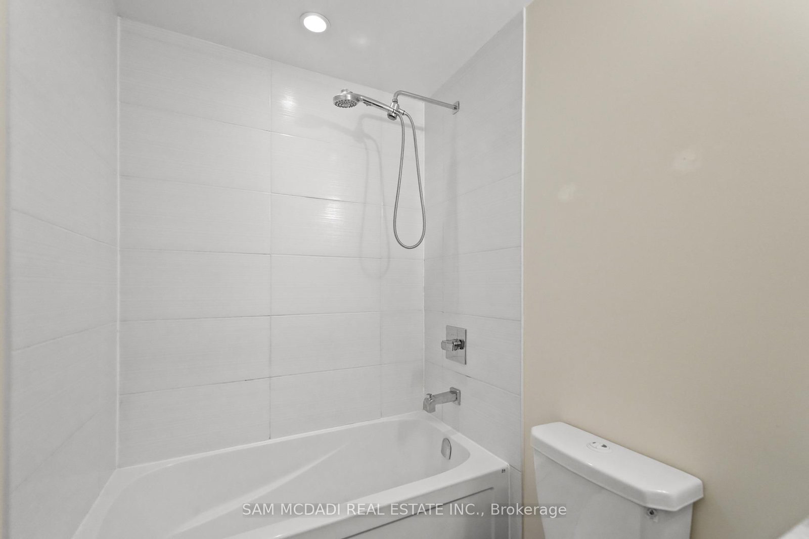 2055 Danforth Avenue • #903 • Toronto, ON photo 18