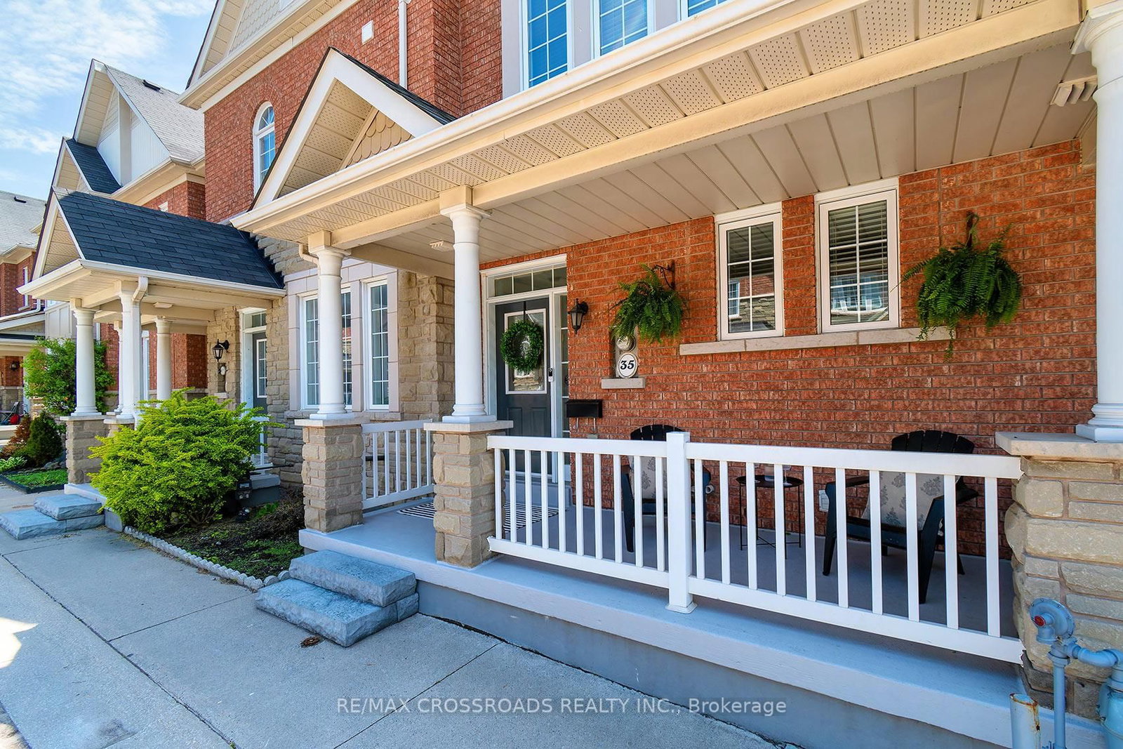 35 Torr Lane • Ajax, ON photo 3