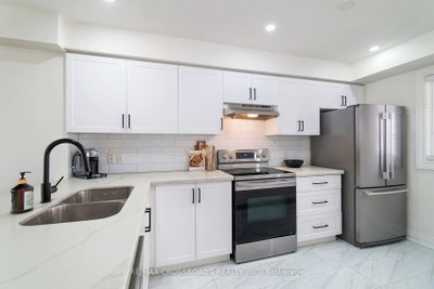 35 Torr Lane • Ajax, ON photo 9
