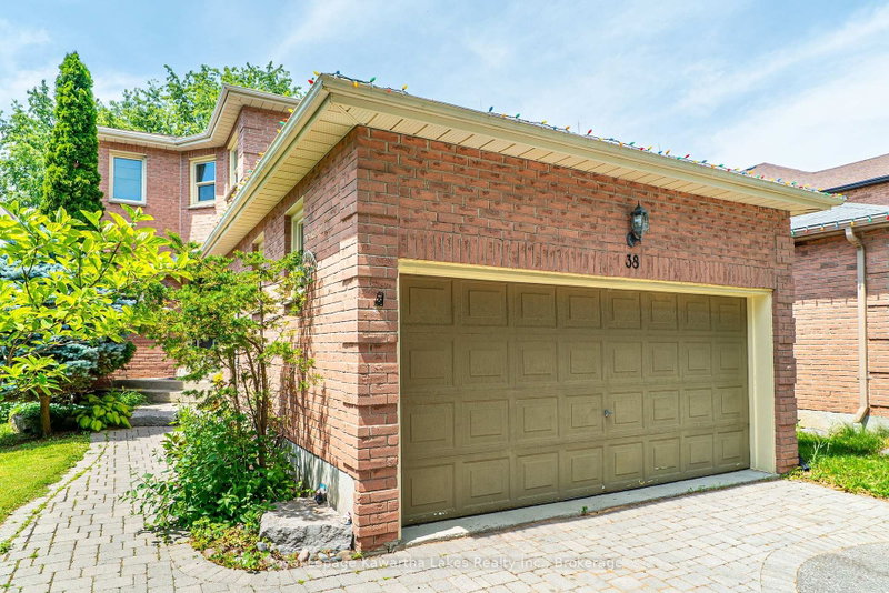 38 Lipton Crescent