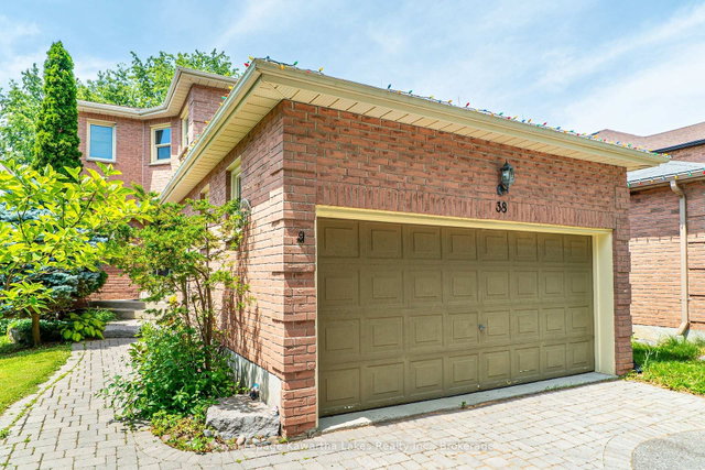 38 Lipton Crescent