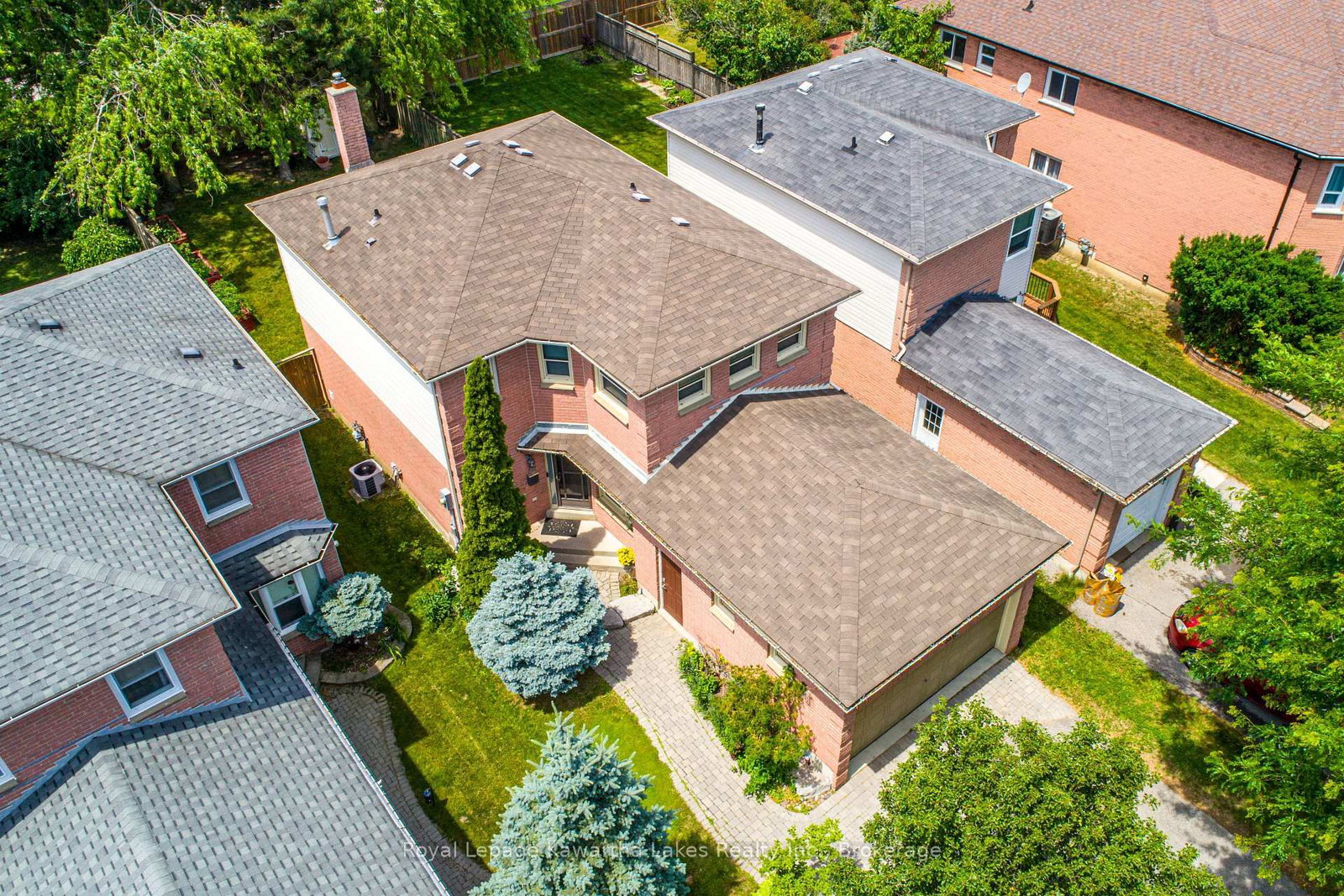 38 Lipton Crescent • Whitby, ON photo 5