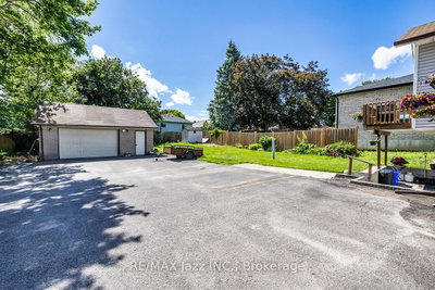 27 Waverley Road • Clarington, ON photo 5