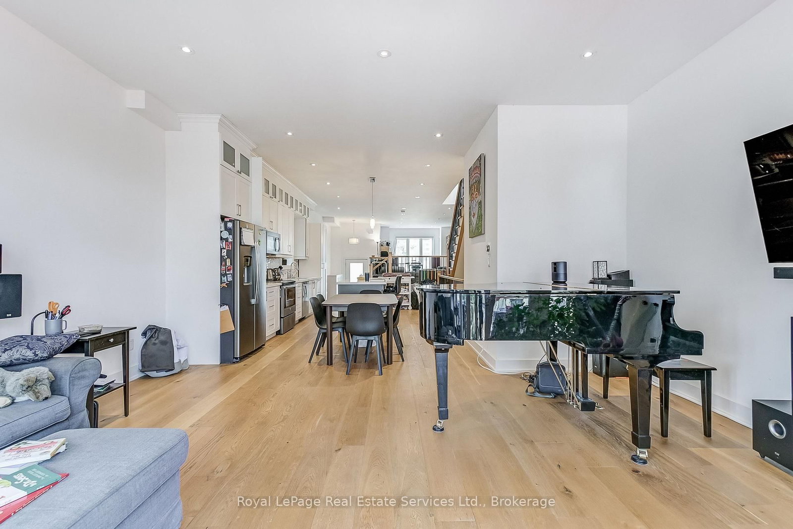 176 Leyton Avenue • Toronto, ON photo 12