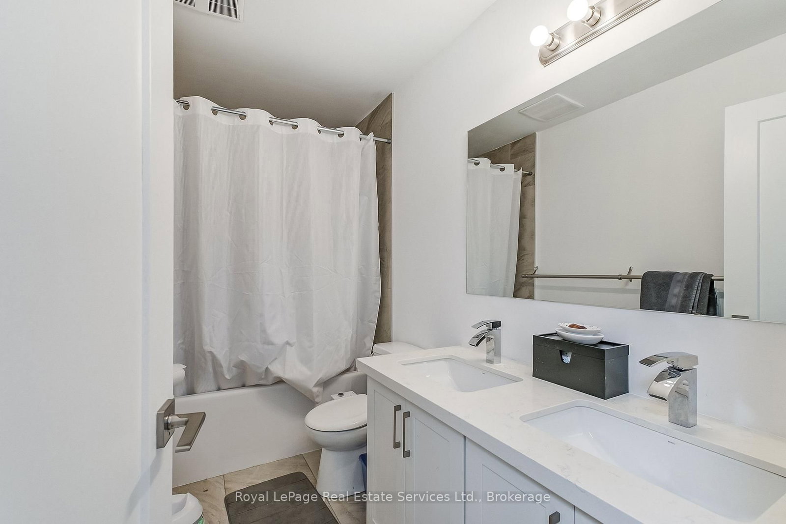 176 Leyton Avenue • Toronto, ON photo 23
