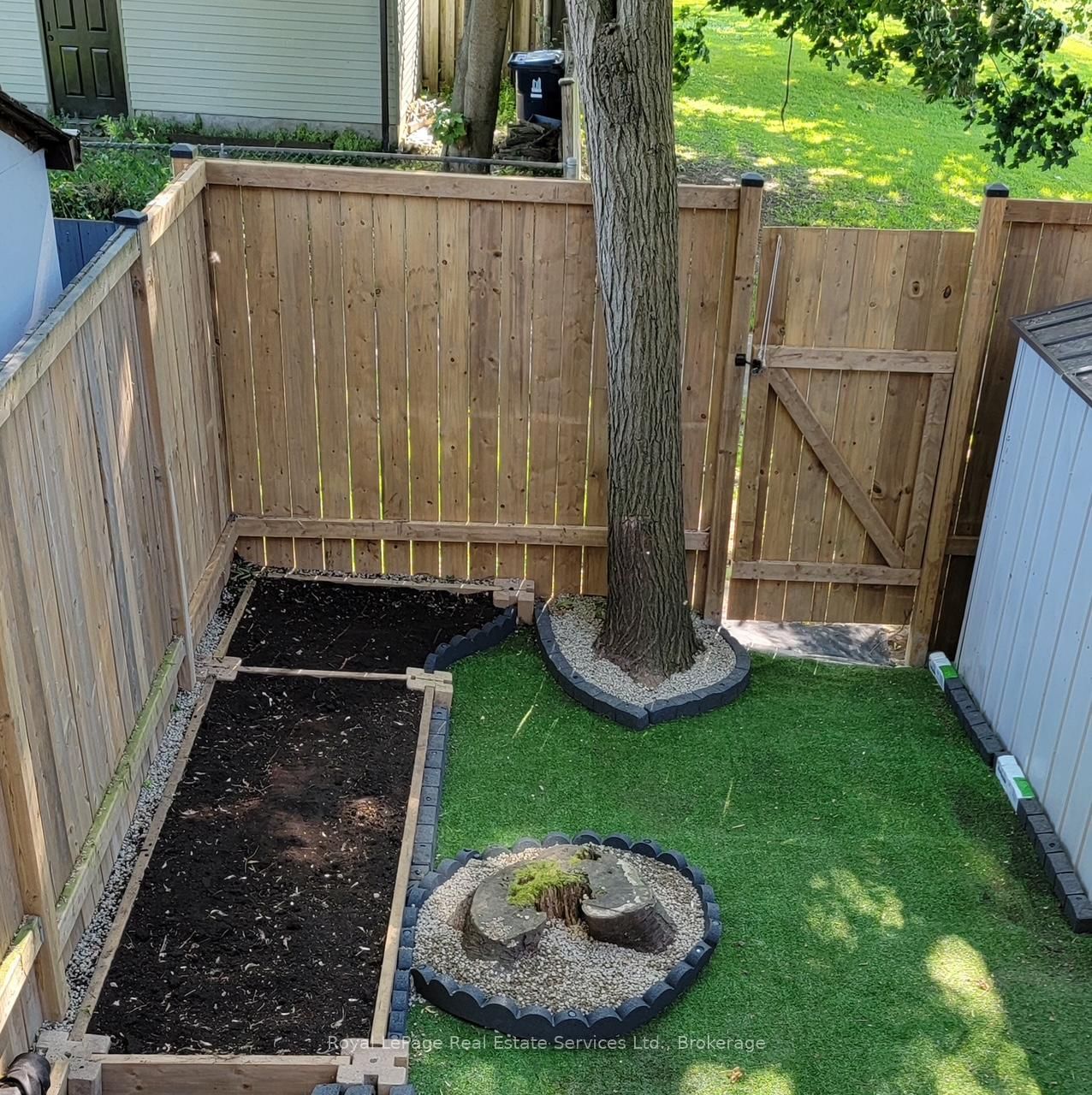 176 Leyton Avenue • Toronto, ON photo 35