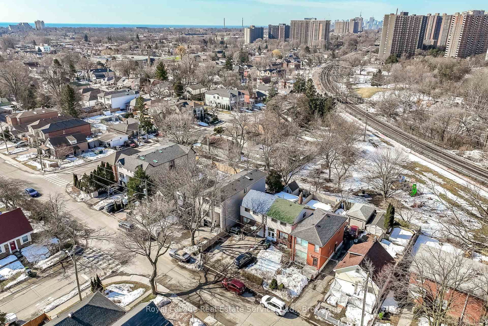 176 Leyton Avenue • Toronto, ON photo 38