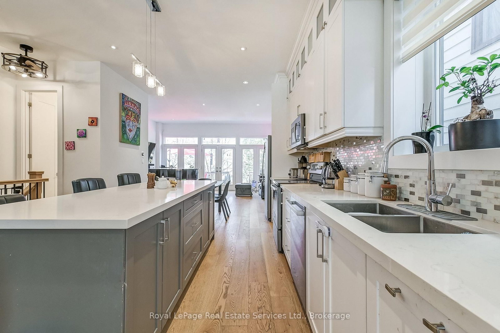 176 Leyton Avenue • Toronto, ON photo 7