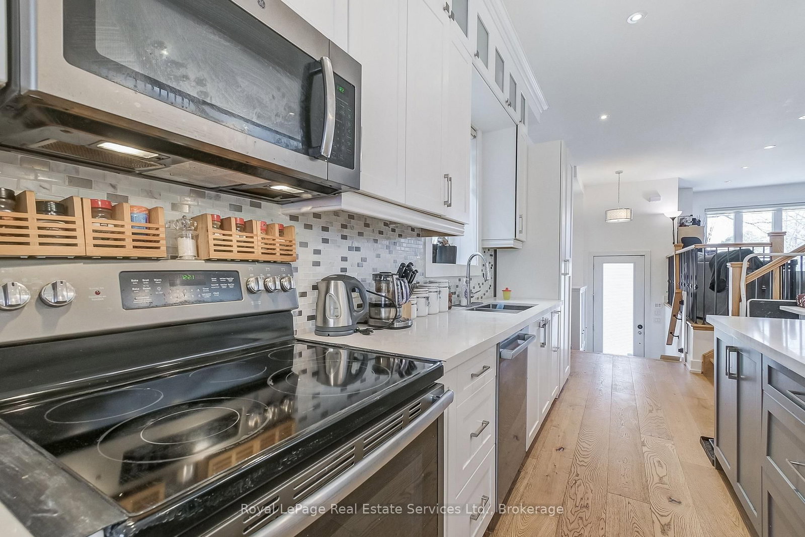 176 Leyton Avenue • Toronto, ON photo 8