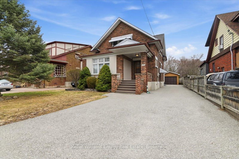 482 Simcoe Street N