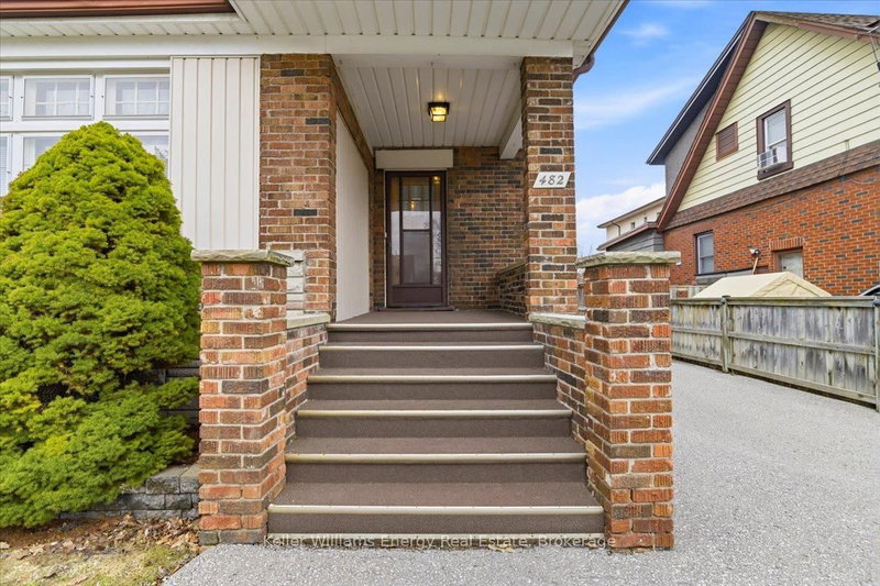 482 Simcoe Street N