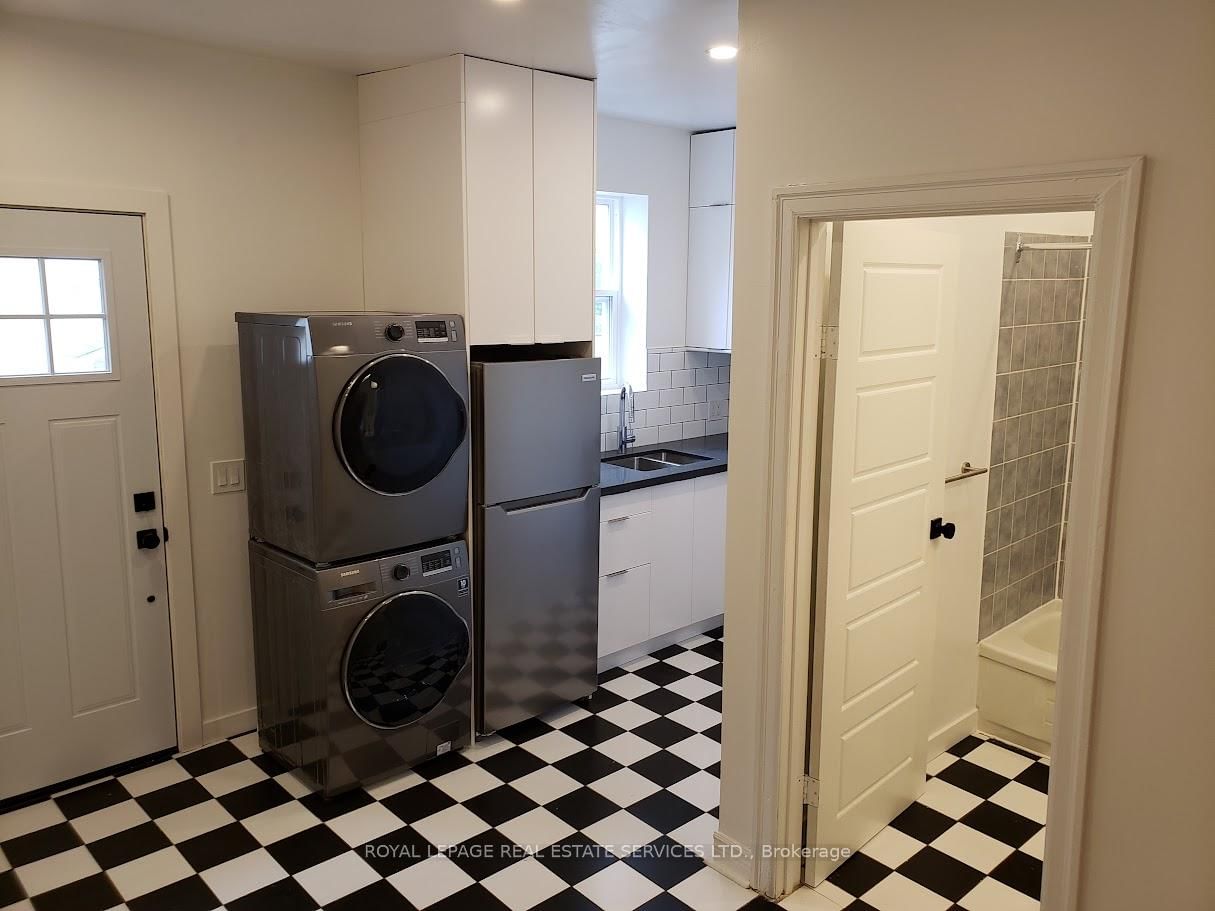 2-673 Woodbine Avenue, Toronto, ON, photo 2