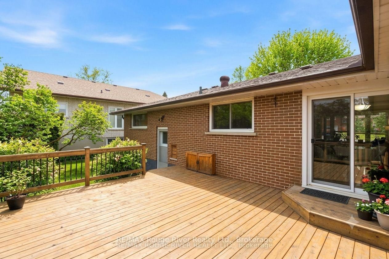 98 Applewood Crescent • Whitby, ON photo 39