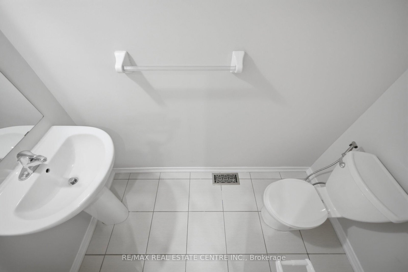 570 Windfields Farm Drive • Oshawa, ON photo 15