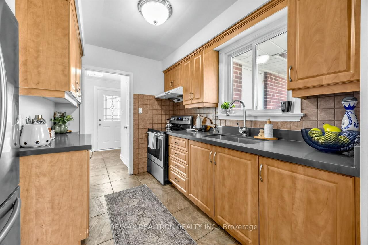 34 Marilake Drive • Toronto, ON photo 16
