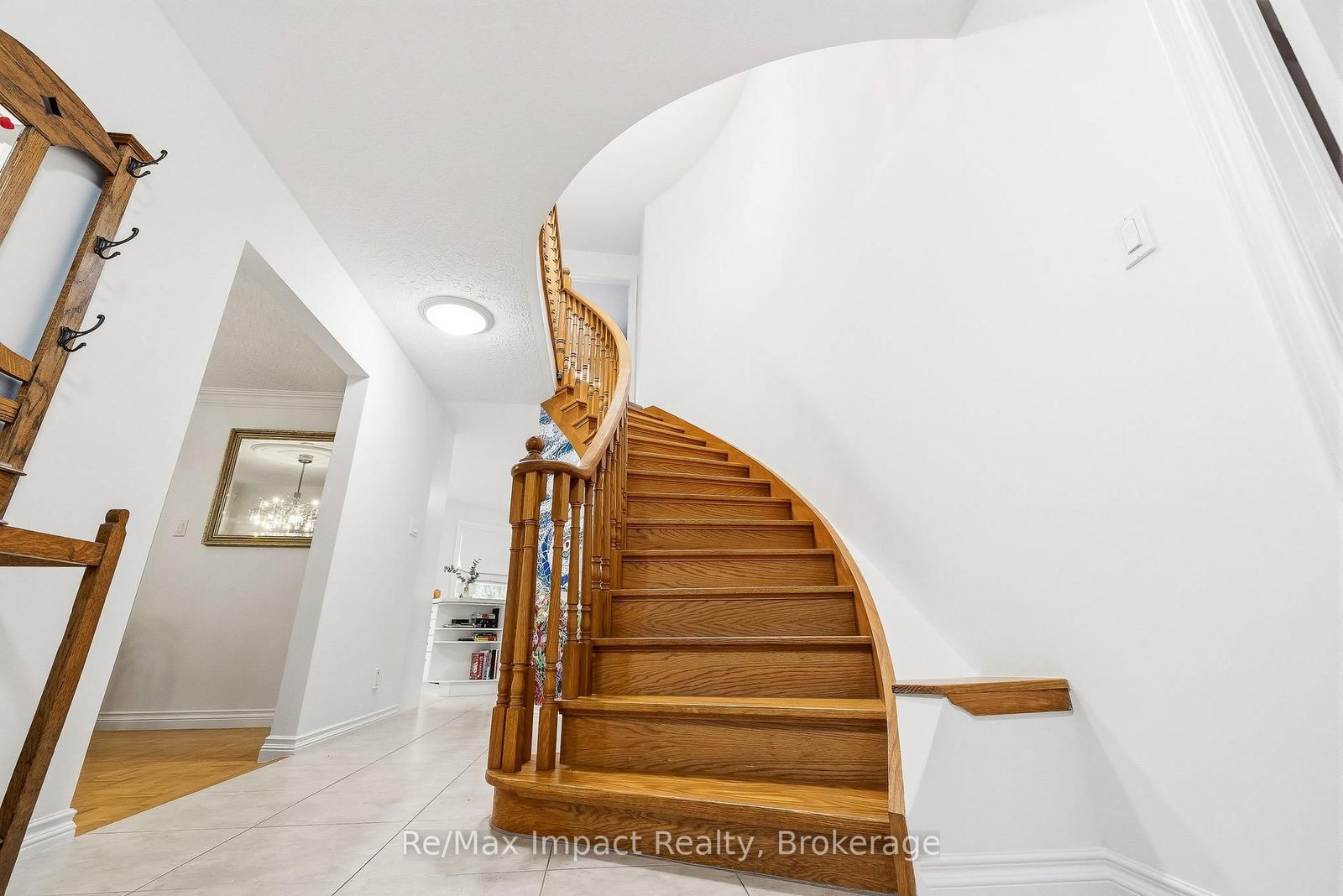 293 Blue Heron Drive • Oshawa, ON photo 3