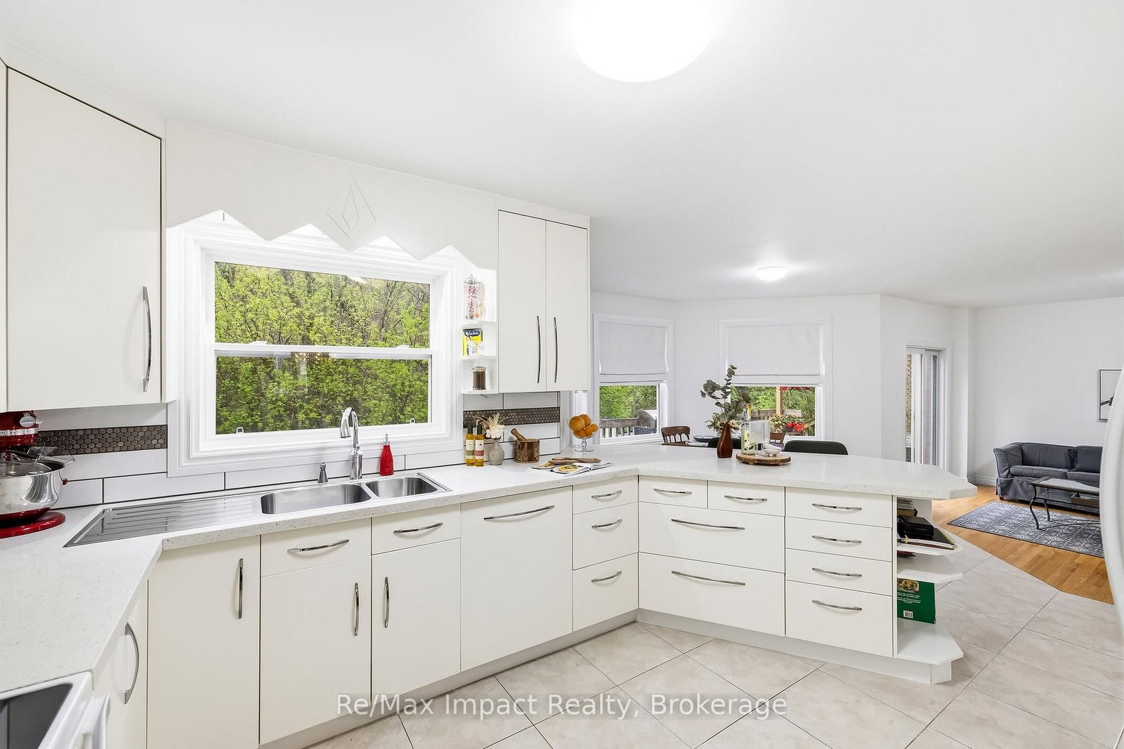 293 Blue Heron Drive • Oshawa, ON photo 8