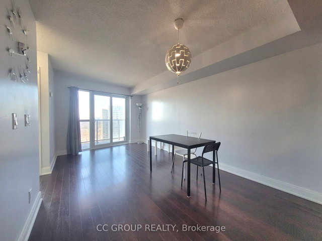 3405 - 125 Village Green Square