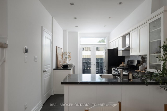 12 East York Avenue