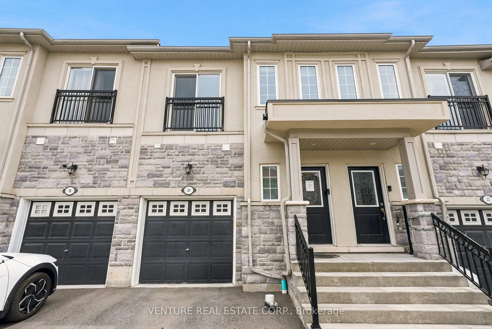 20 Prospect Way • Whitby, ON photo 2