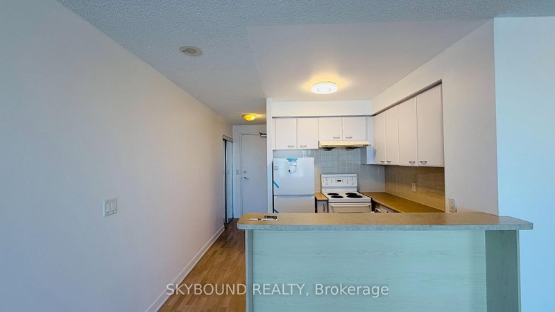 home for lease on 1702-38 Lee Centre Drive