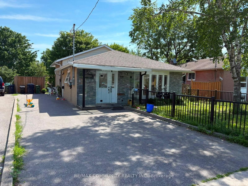 home for lease on 56 Stonehenge Crescent