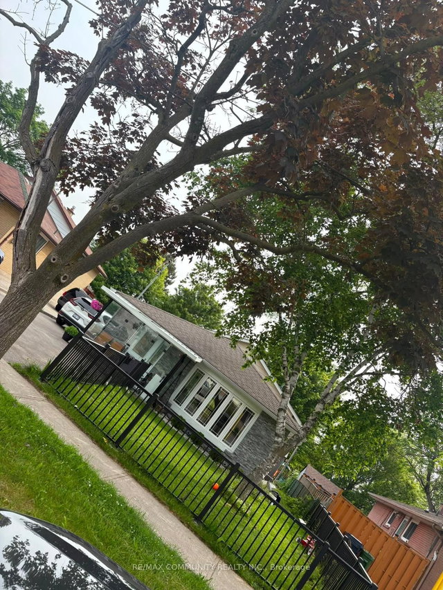 56 Stonehenge Crescent