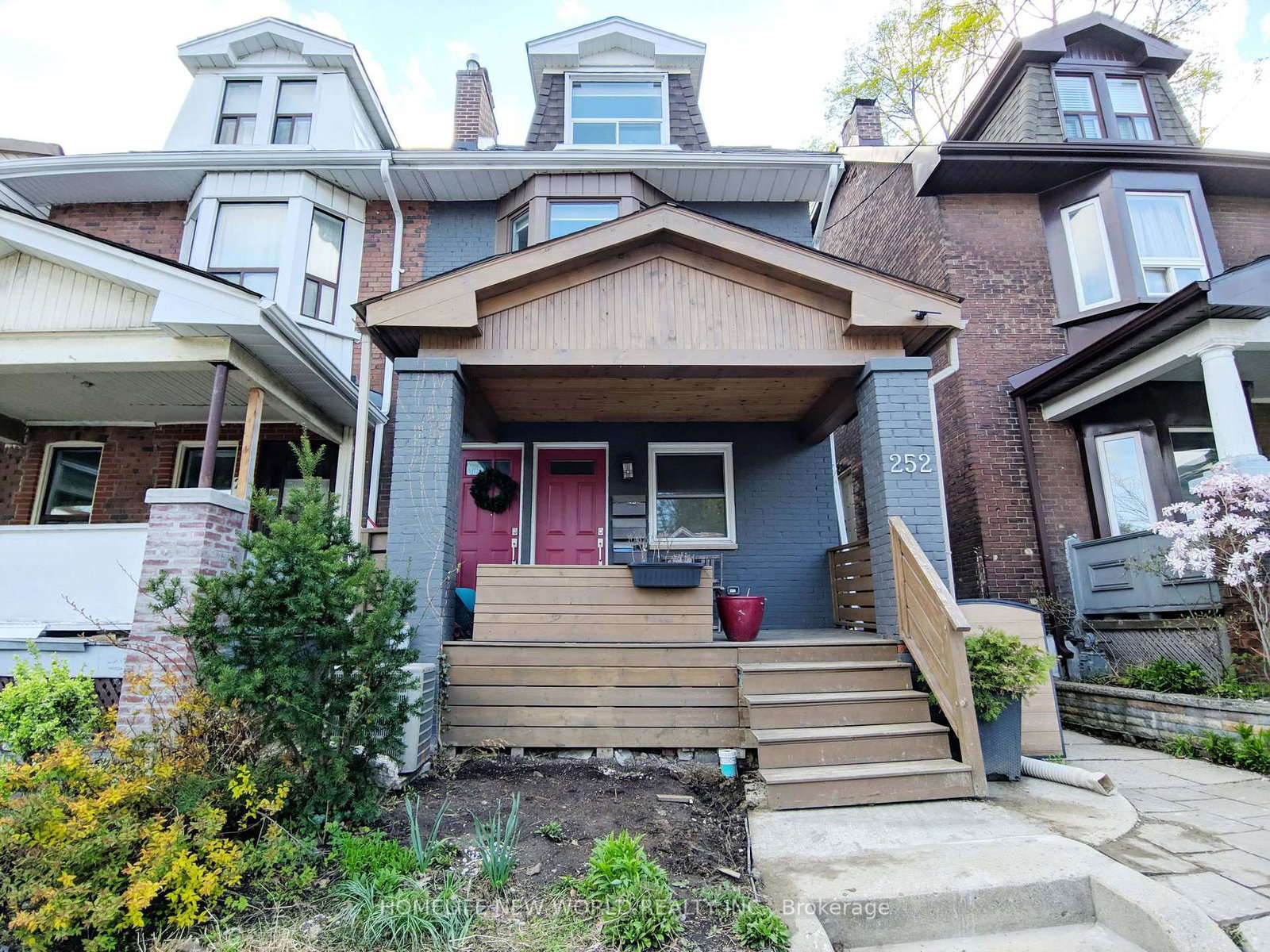 1-252 Greenwood Avenue, Toronto, ON