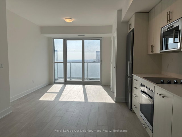 2615 - 2545 SIMCOE Street N