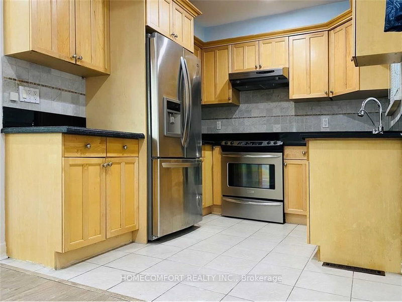 2 Mendip Cres photo 4