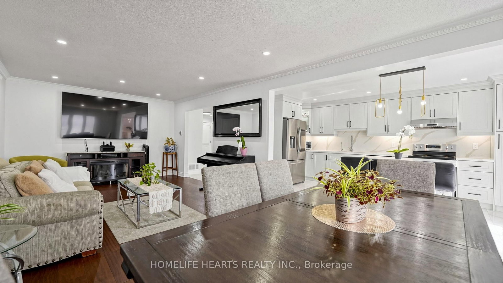 30 Shepton Way • Toronto, ON photo 7