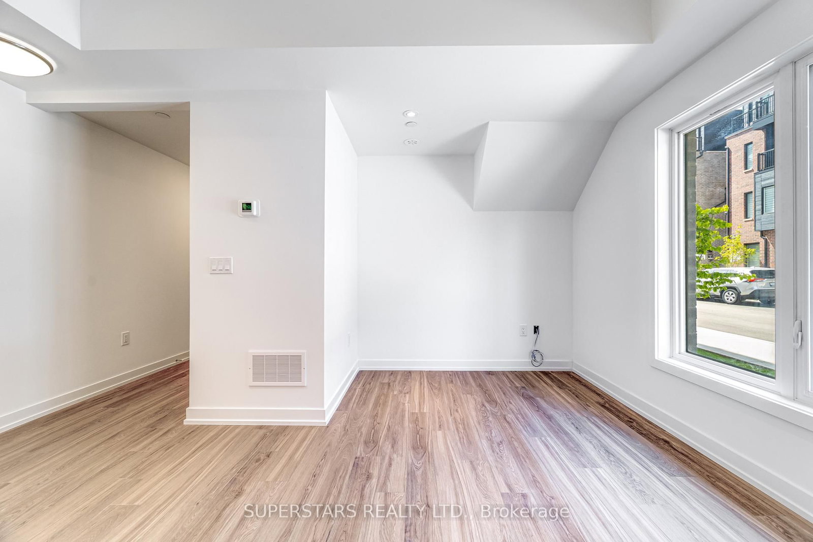 31 Calamint Lane • Toronto, ON photo 9