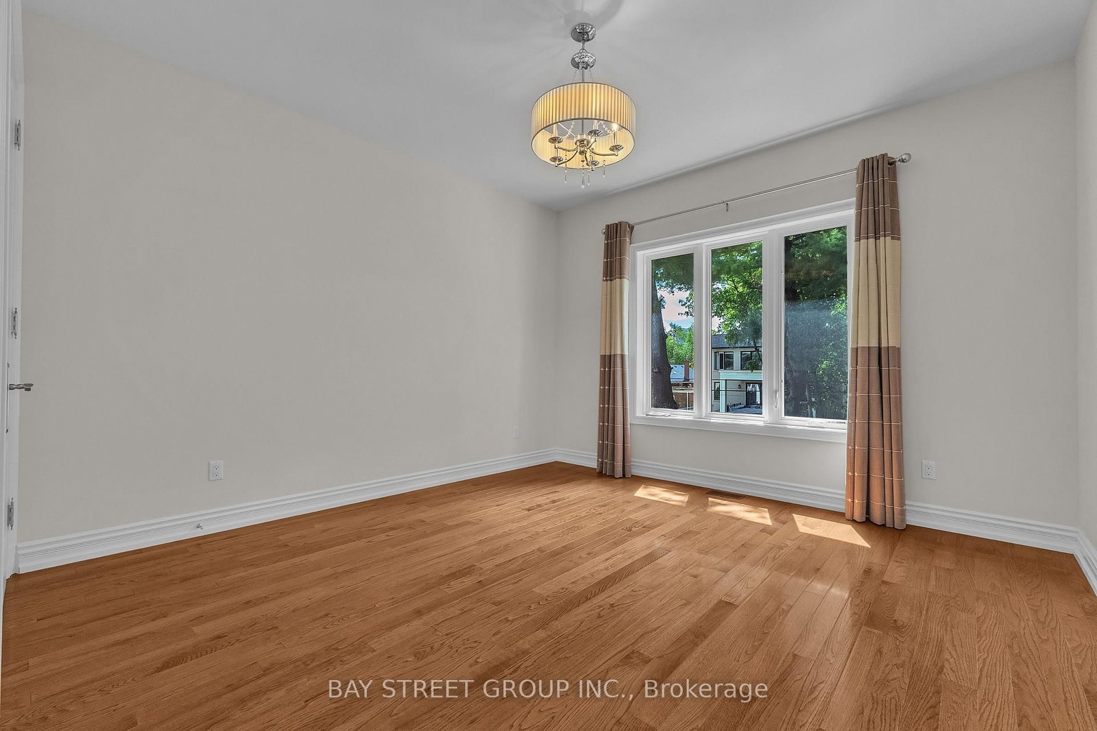 24 Murray Avenue • Toronto, ON photo 17