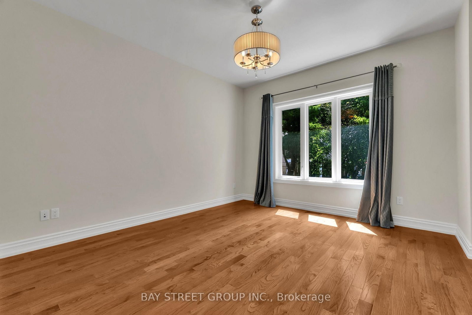 24 Murray Avenue • Toronto, ON photo 20