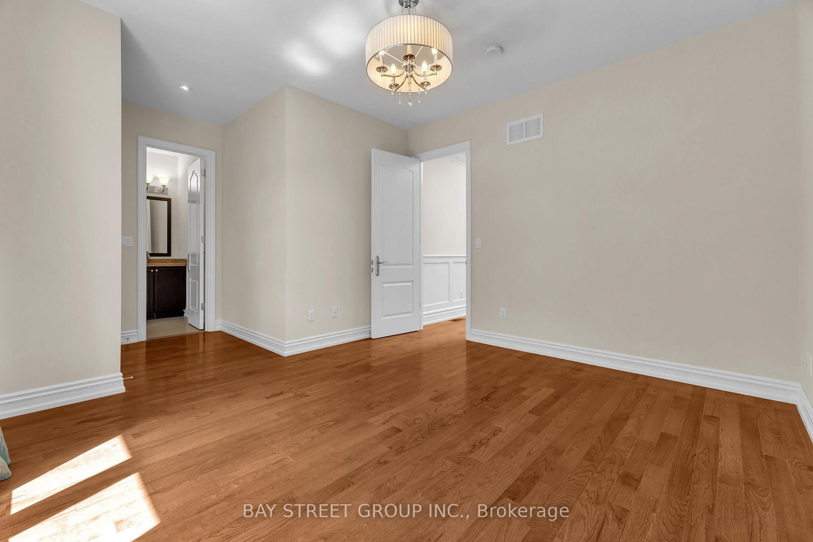 24 Murray Avenue • Toronto, ON photo 21
